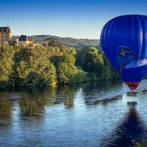 Vol en montgolfière au dessus de la rivière Dordogne