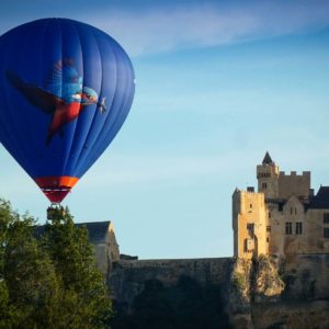 Vol Magique en Montgolfière au dessus du Château de Beynac en Périgord Noir.